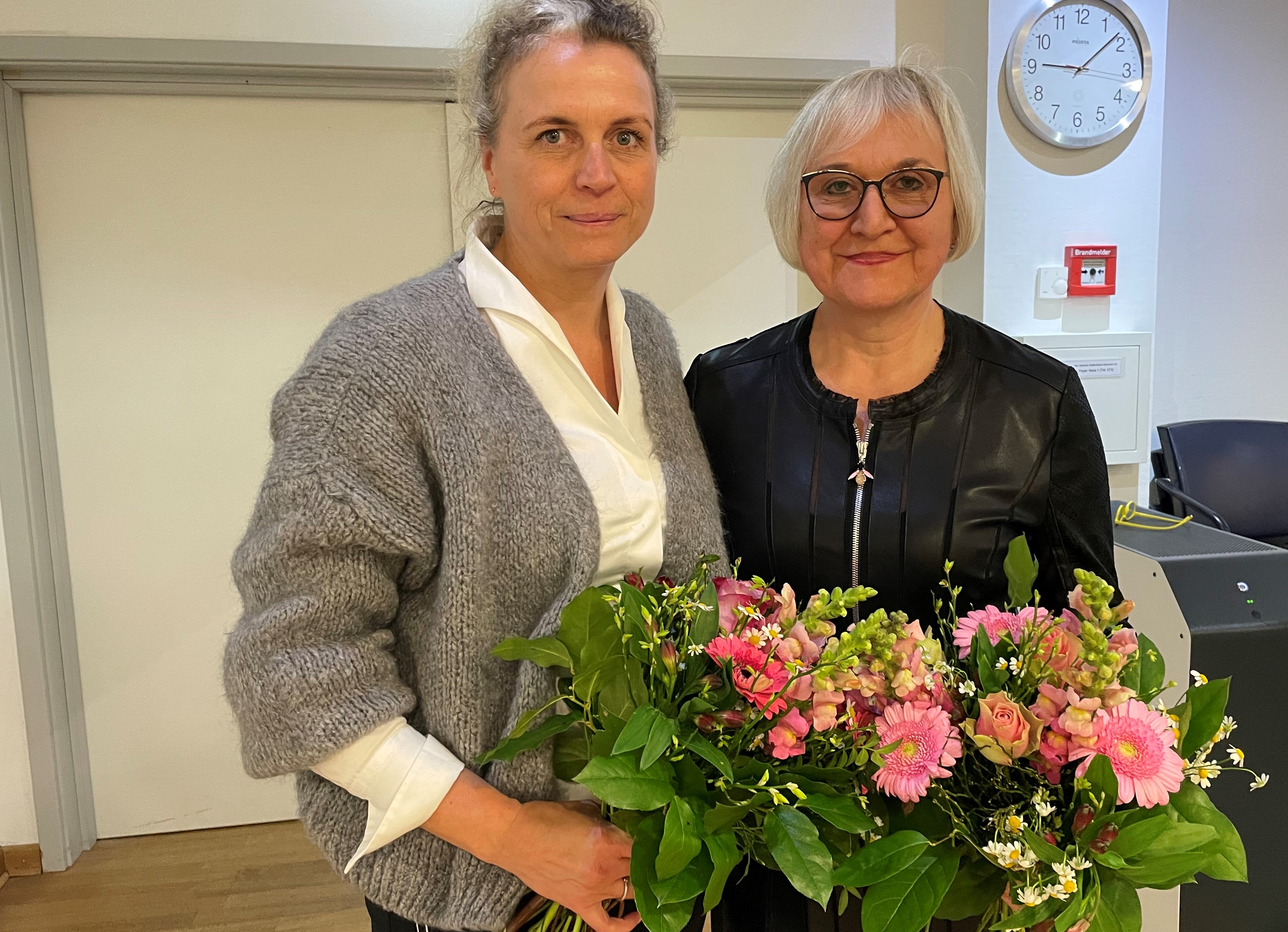 VV-Vorsitz der KV Berlin gewählt: Neue Vorsitzende Dr. Gabriela Stempor (rechts) und Stellvertreterin Dr. Kerstin Zeise.