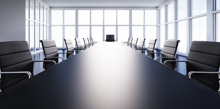 Mitglieder eines Ausschusses kommen zu gemeinsamen Sitzungen zusammen. Bild von Adobe Stock / peterschreibermedia