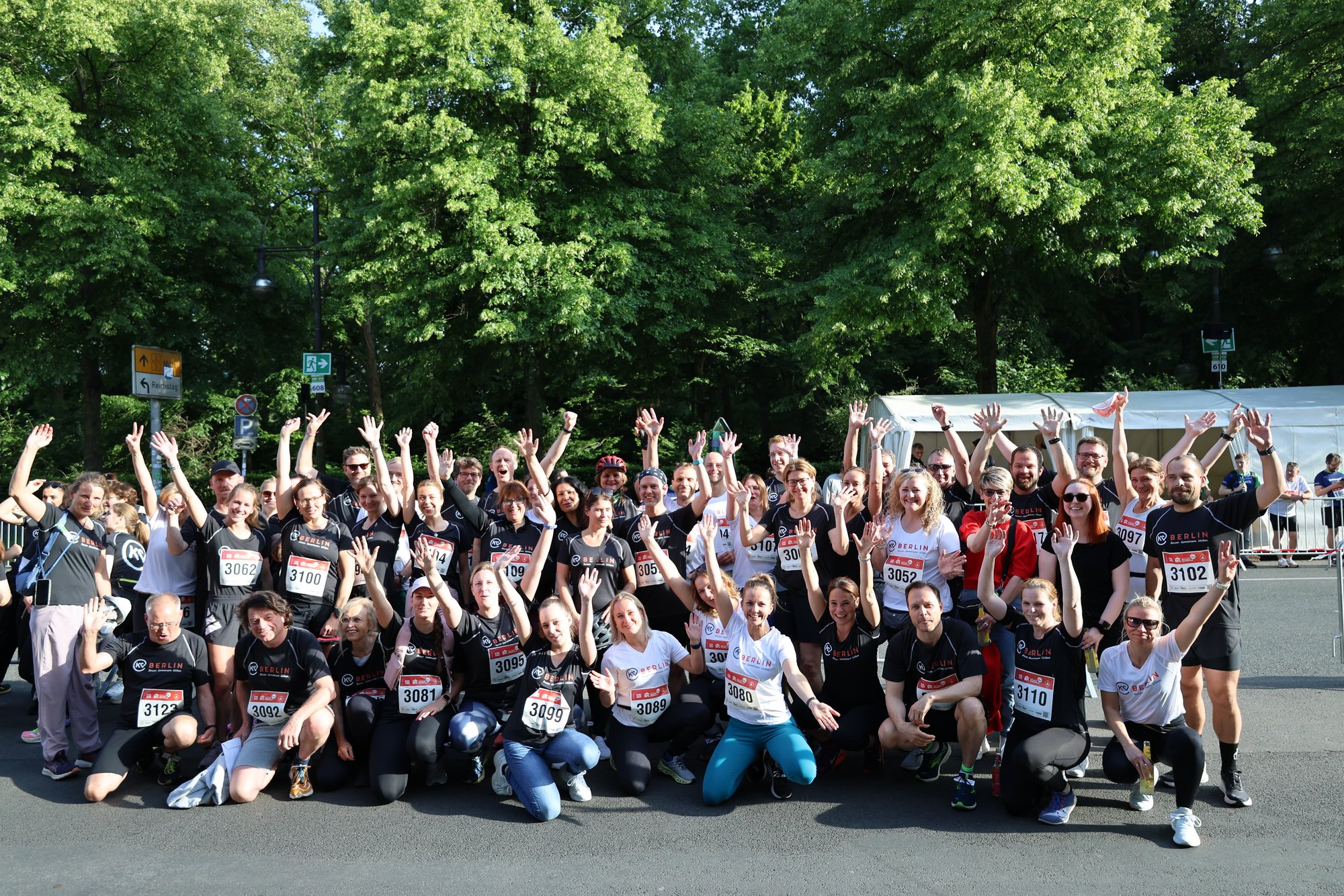 Gruppenfoto Teilnehmer beim Berliner Firmenlauf 2025